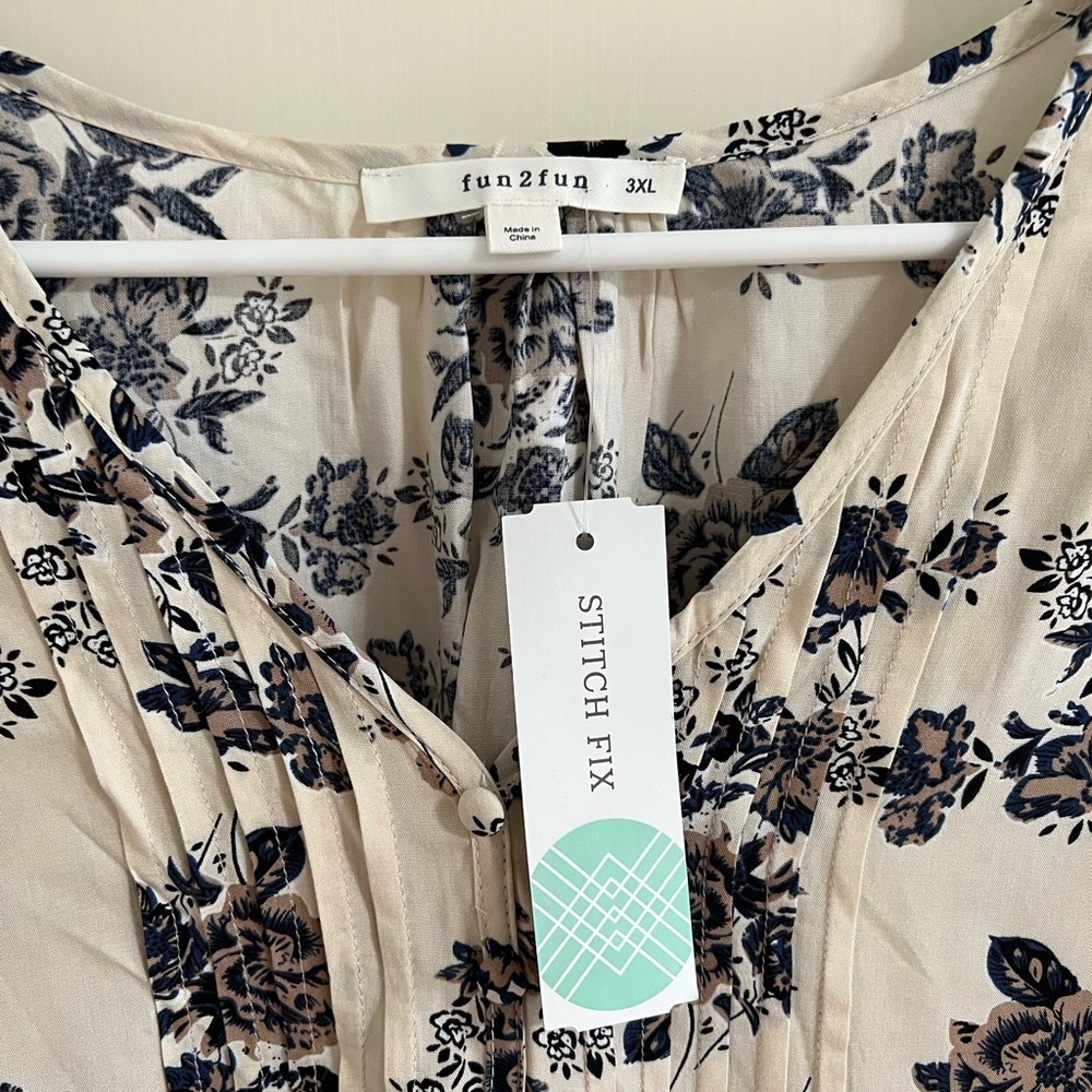 NWT Fun 2 Fun size 3x floral top. - Picture 2 of 3